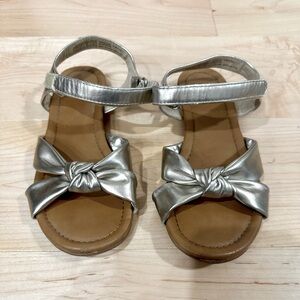 Gap kids metallic silver sandals - size 1